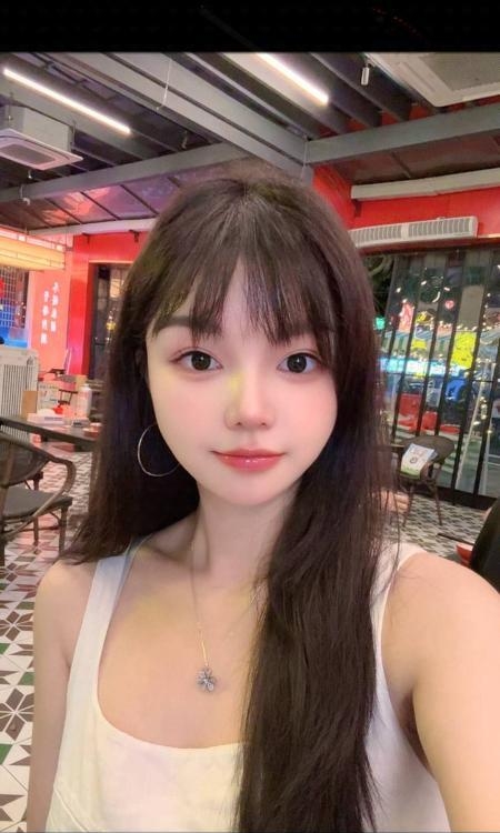 身材苗条肤白小希