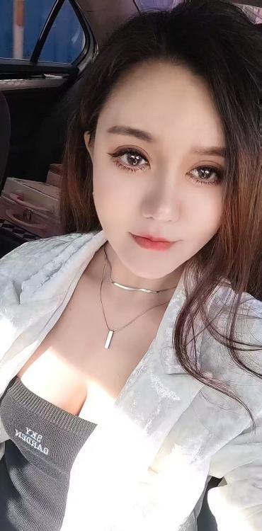 大胸翘臀混血妹妹