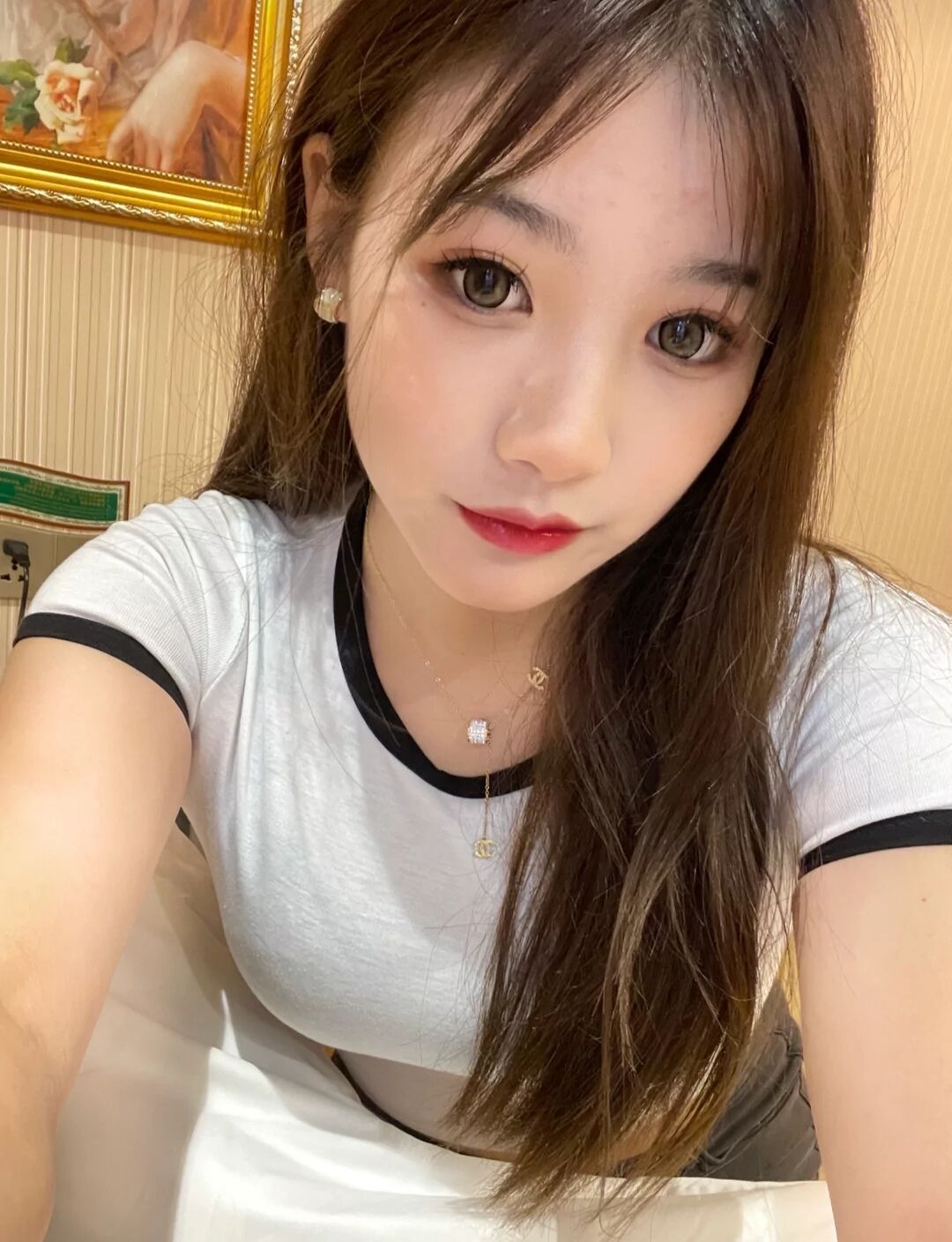 体验ktv出身如小娇妻般的精致尤物