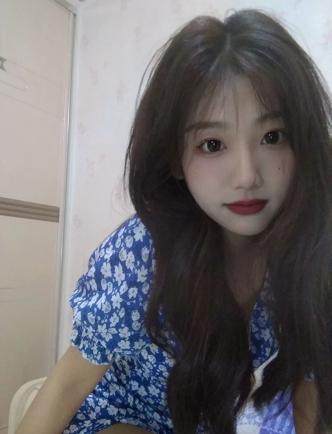 再次体验极品大学才毕业的兼职小妹，喜欢甜嫩型的力推！