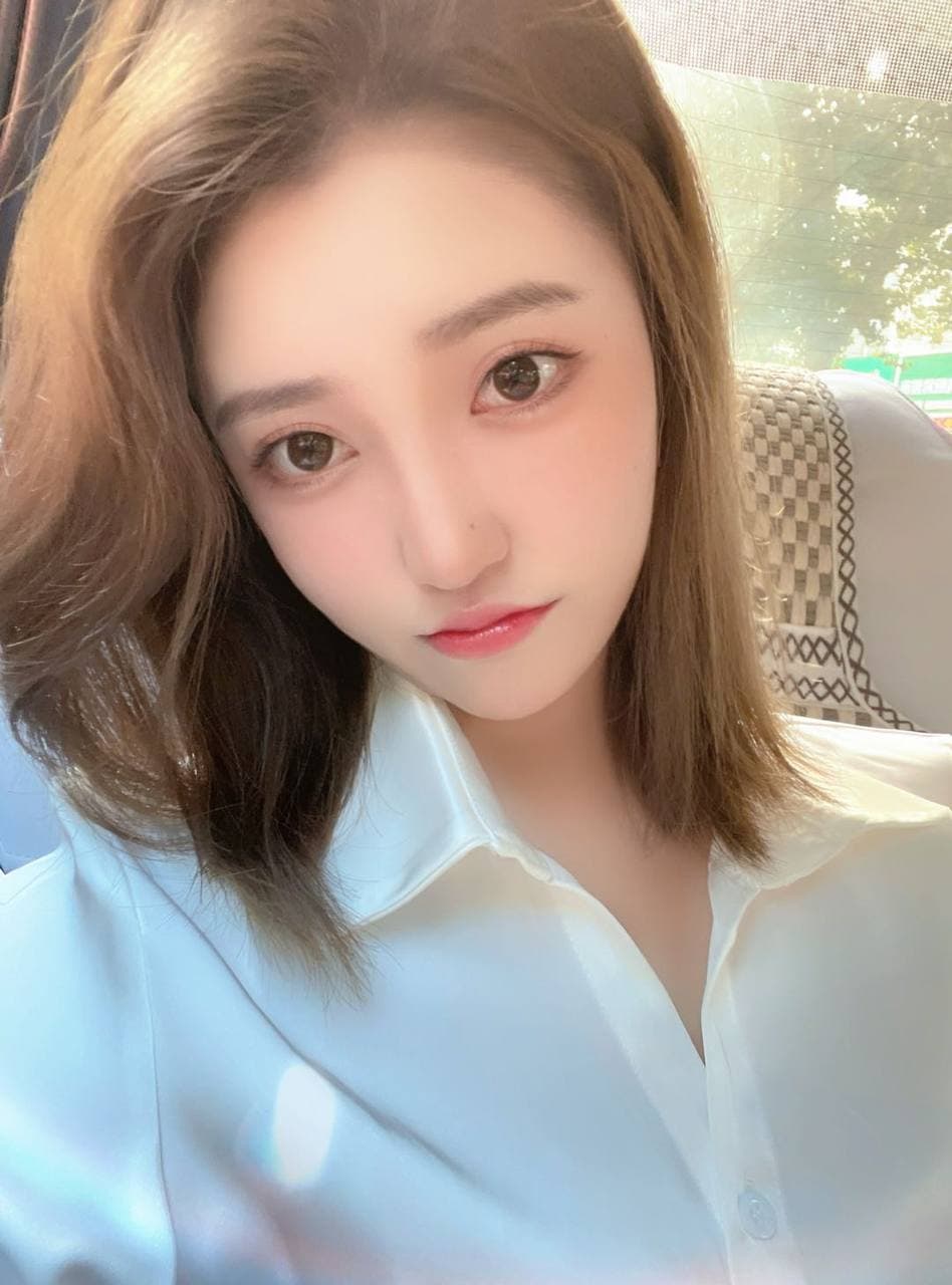 小颜值中等，挺温柔的一个小妹子